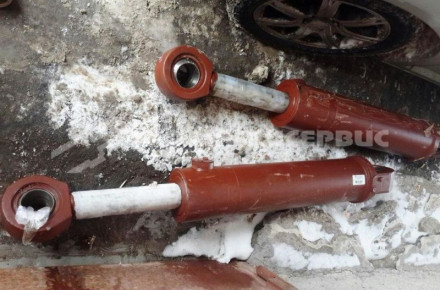 Гидроцилиндр открывания ковша правый ЦГ-160.80х560.11